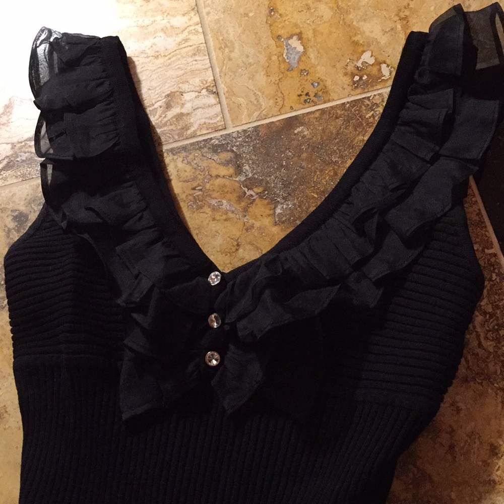Caché VbackVfront satin ruffle ribbed stretch knit